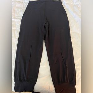 Lululemon Align Cropped Joggers Size 6